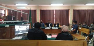 Sidang dugaan penganiayaan saat pembongkaran baliho dinilai janggal?