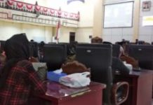 Hanya 12 anggota dewan bertahan, saat penyampaian pemandangan umum