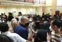 Diduga tanda tangannya dipalsukan, Ketua DPRD HM.Rofiqi melapor ke polisi