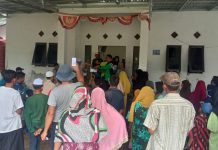 Desa Tatah Masjid, ramai pembagian daging kurban ada doorprizenya