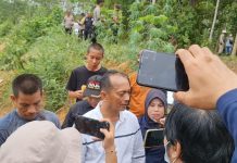 Terindikasi serobot tanah warga, mereka lantas gruduk ke areal tambang dan mengadu Ke presiden