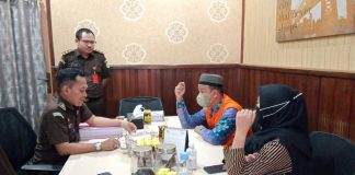 Kejati Kalsel serahkan tersangka dan barang bukti tahap II dalam perkara pemberian kredit