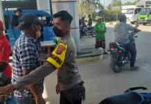 Edukasi masyarakat soal prokes, jajaran Polsek Anjir Pasar laksanakan KRYD di pasar tradisional