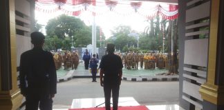Rahmat Kartolo menjadi pembina apel gabungan lingkup Pemerintah Kabupaten Banjar