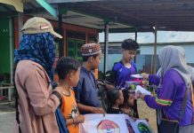 Mengisi tradisi lebaran anak yatim 10 Muharram, relawan gabungan santuni anak yatim