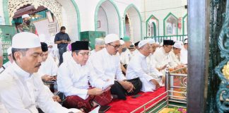 Bupati Banjar Saidi Mansyur dan jajaran berziarah ke makam Syech Muhammad Arsyad Al-Banjari