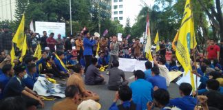 Gelar aksi damai di gedung DPRD Kalsel, PMII sampaikan penolakan kenaikan BBM
