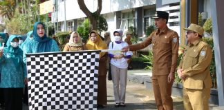 Bupati Banjar Saidi Mansyur melepas Kick Off Gitaku Asuh Anak Stunting For Banjar Manis