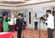 Bupati H.Saidi Mansyur melantik Direktur Utama Perumda PBB yang baru
