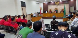 Majelis hakim PN Marabahan menunda putusan sidang gugatan perdata KUD Markati Jaya atas PT AW