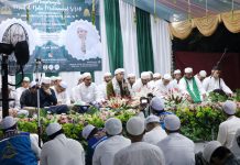 Habib Segaf Baharun isi tausyiah di acara maulid Nabi Muhammad SAW dan haulan Habib Abdullah Al-Aydarus