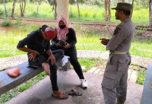 Diduga sedang bermesraan ditaman, dua pasang sejoli terjaring Sat Pol PP Batola