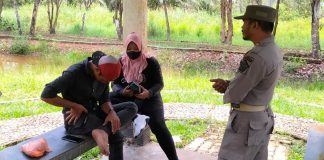 Diduga sedang bermesraan ditaman, dua pasang sejoli terjaring Sat Pol PP Batola