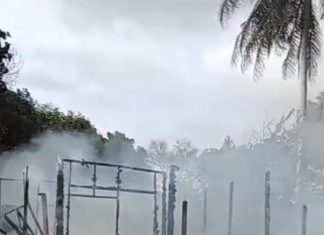 Ditinggal pemiliknya berdagang di pasar, sebuah rumah di Tanah Laut hangus terbakar