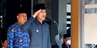 Jadi inspektur upacara peringatan hari pahlawan, H.Saidi Mansyur bacakan sambutan Mensos RI