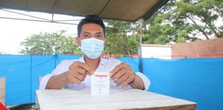 Bupati Banjar H.Saidi Mansyur gunakan hak pilihnya di Desa Madurejo Sambung Makmur