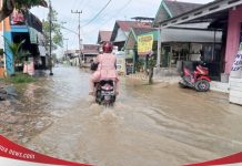 Akibat intensitas curah hujan yang tinggi, sejumlah ruas jalan desa terendam air