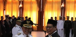 Gubernur H.Sahbirin Noor lantik dua penjabat bupati, Batola dan HSU