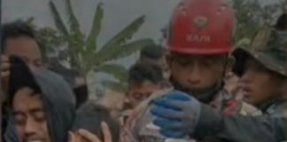 Gempa Cianjur: Seorang anak berhasil diselamatkan setelah 48 jam tertimbun reruntuhan