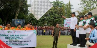 Ratusan peserta jalan sehat hari amal bakti dilepas Bupati Banjar Saidi Mansyur