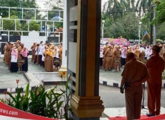 Safrin Noor memimpin apel kerja gabungan ASN dilingkup Pemkab Banjar