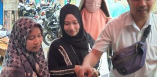 Ditengah mahalnya harga beras lokal, beras murah Siam Unus diserbu warga
