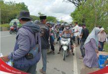 Sehabis Dzuhur rombongan jamaah haul ke 18 Guru Sekumpul asal Banjarmasin mulai bergerak menuju Martapura