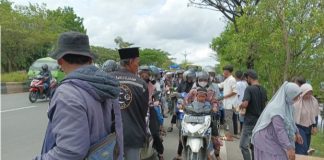 Sehabis Dzuhur rombongan jamaah haul ke 18 Guru Sekumpul asal Banjarmasin mulai bergerak menuju Martapura