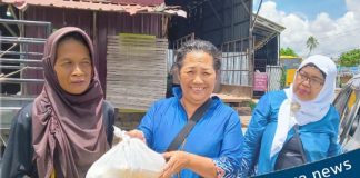 Berkah Ramadhan, Forum Puspa Kalsel, bagikan paket sembako untuk dhuafa