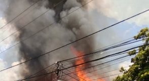 7 buah bangunan rumah di Desa Pekauman Ulu Martapura Rabu siang hangus terbakar