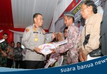 Kapolda Kalsel serahkan 10 unit rumah hasil bedah rumah di Kecamatan Sungai Tabuk