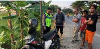 Sebuah mobil Toyota Avanza dikawasan Jalan Trans Kalimantan ‘tabrak’ sepeda motor hingga pengendaranya meninggal dunia