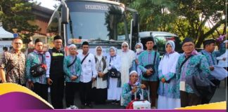 330 orang jemaah calon haji asal Kabupaten Banjar diberangkatkan hari ini dalam kloter I Embarkasi Banjarmasin