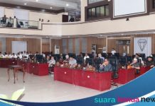 Wakil Ketua DPRD Akhmad Rizanie Anshari pimpin rapat paripurna soal raperda Ripparda