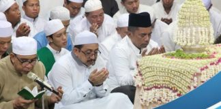 Haul ke 12 ulama kharismatik Abah Anang Djazouly Martapura, dihadiri wakil bupati Banjar dan ribuan jemaah