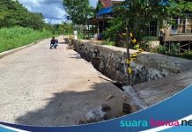 Diduga akibat abrasi, permukaan ruas jalan Desa Jati Baru Astambul terjadi penurunan?