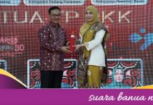 Ketua TP. PKK Kabupaten Banjar menerima penghargaan Manggala Karya Kencana dari BKKBN RI