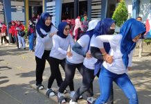 Meriahkan Hari Jadi Kabupaten Banjar dan HUT RI tahun 2023, ASN gelar perlombaan terompah panjang