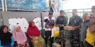Peduli korban kebakaran Belawang, Dandim 1005 Barito Kuala kunjungi para korban dan serahkan bantuan sembako