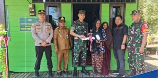 Kodim 1006/Banjar bantu bedah rumah milik Nenek Armayah warga Desa Pematang Baru