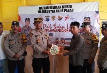 Polsek Anjir Pasar melaksanakan program Polri cerdaskan anak bangsa bagikan buku