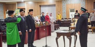 Muhammad Rusdi dan Suriani dilantik sebagai PAW anggota DPRD Kabupaten Banjar sisa jabatan 2019-2024