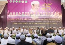 Bupati Saidi Mansyur bersama ribuan jamaah hadiri haul ke 25 Abuya Habib Hasan Baharun di Masjid Agung Al Karomah