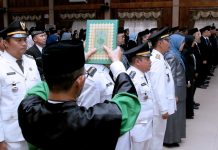 Saidi Mansyur lantik 2 orang untuk mengisi jabatan tinggi pratama dan 239 orang jabatan fungsional