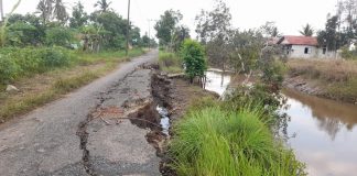 Titik longsor di ruas jalan penghubung antar desa di Tanjung Harapan terus bertambah, warga minta adanya perbaikan