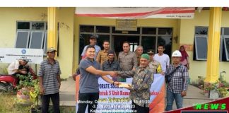 PT. Julong Kalimantan Selatan serahkan bantuan uang tunai kepada korban kebakaran Desa Jejangkit Timur