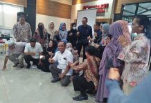 Saut Nathan Samosir beri motivasi bagi peserta seminar syariah bisnis halal PT Best