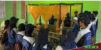 Disbudporapar Banjar dan para pemuda dari 7 organisasi melakukan ziarah ke makam pejuang di Martapura