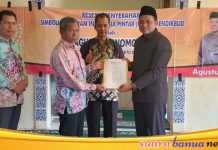 Wakil Ketua DPRD Batola M. Agung Purnomo sosialisasikan penerima Program Indonesia Pintar (PIP)