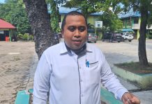 Karena tidak difungsikan, bangunan lapak pedagang di pasar ikan Martapura mulai mengalami kerusakan